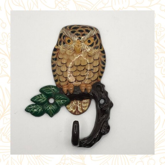 Pair of Plastic Owl Wall Hooks - Picture 4 of 4